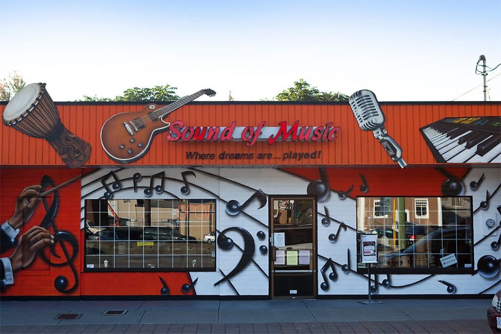 Sound of Music Valencia Guitars